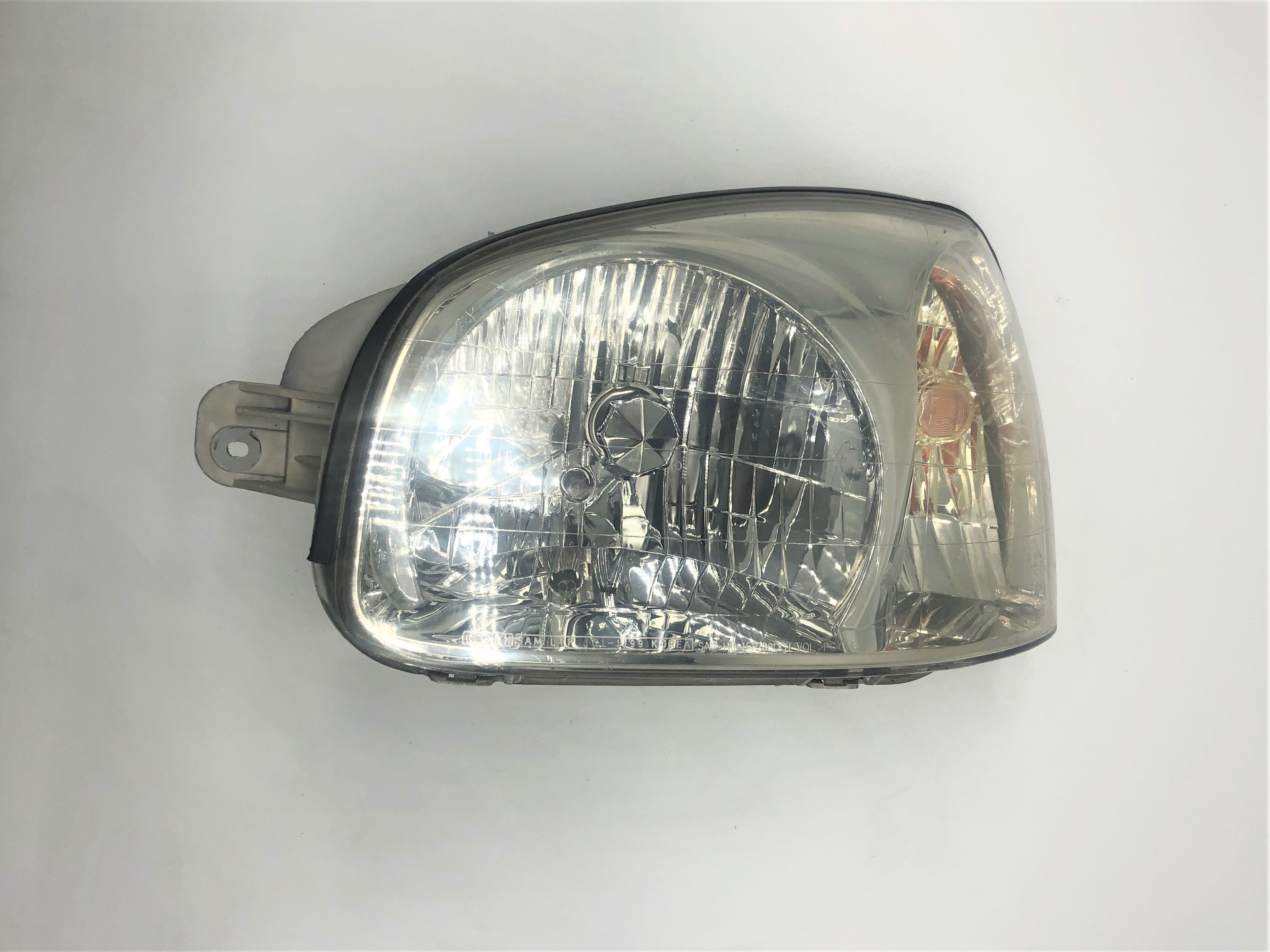 Hyundai Santa Fe 2000- 2006 Headlight Left Hand Side