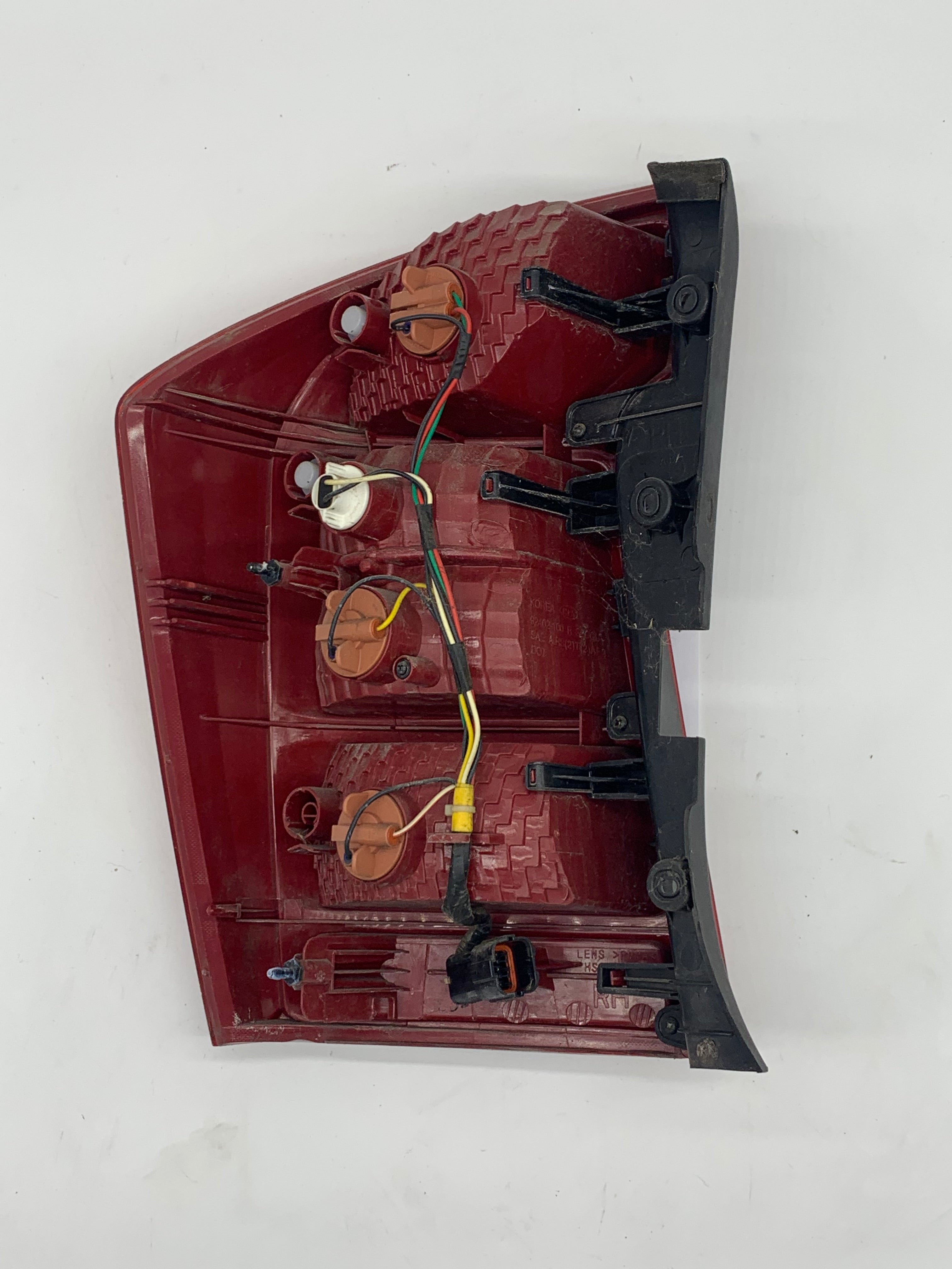 Kia Rondo 04/2008-06/2013 Taillight Right Hand Side - 0