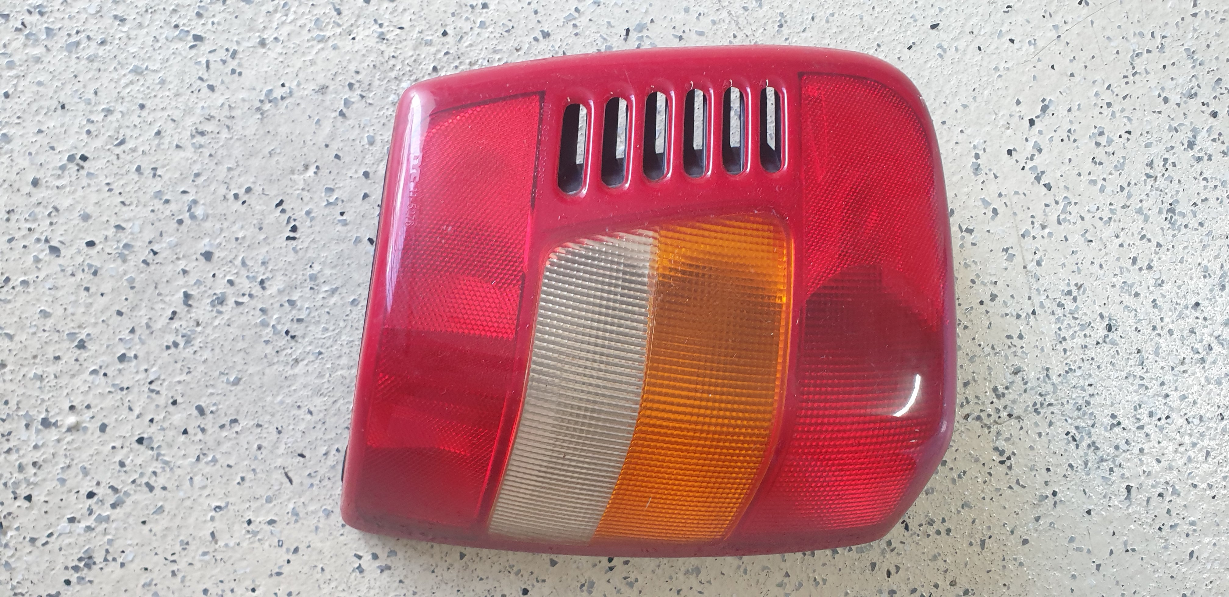 Jeep Grand Cherokee WJ Laredo 1999-2005 Taillight Left Hand Side