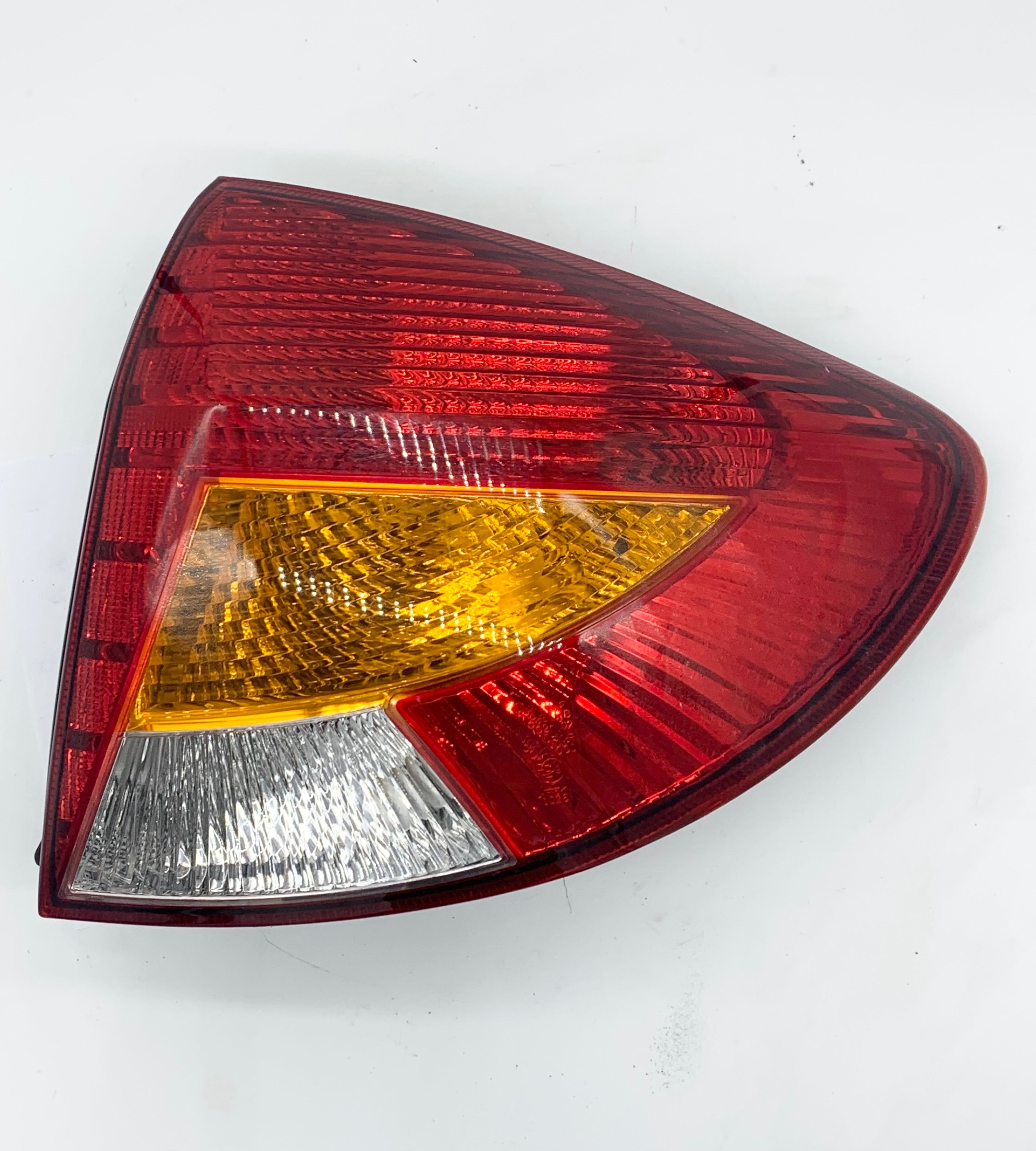 Kia Rio BC 09/2002-04/2005 Tail light Right hand Side 5 Dr Hatch