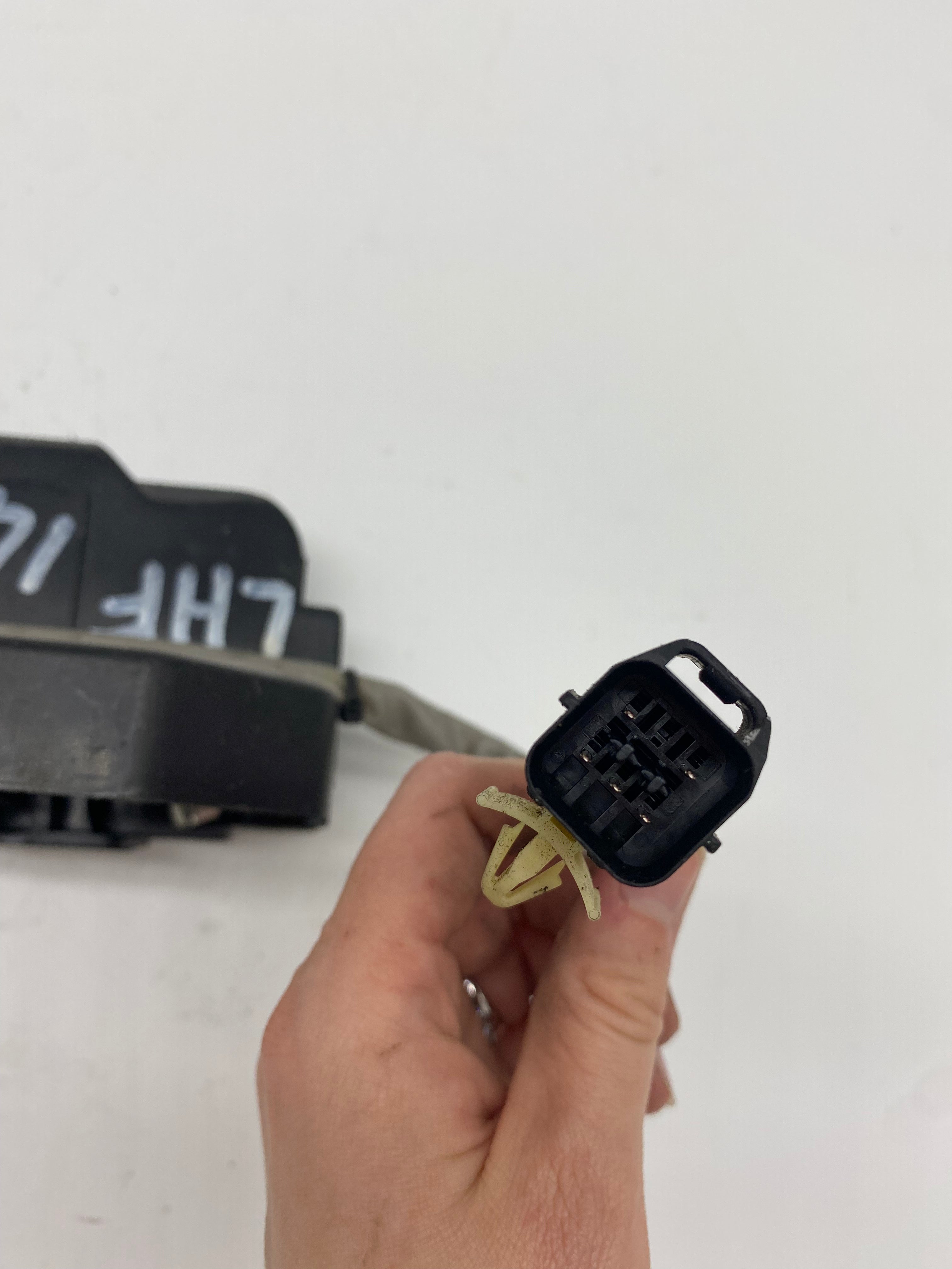 GENUINE Hyundai Door Lock Actuator - Front Left (Driver Side) For 2010-2017 Tucson